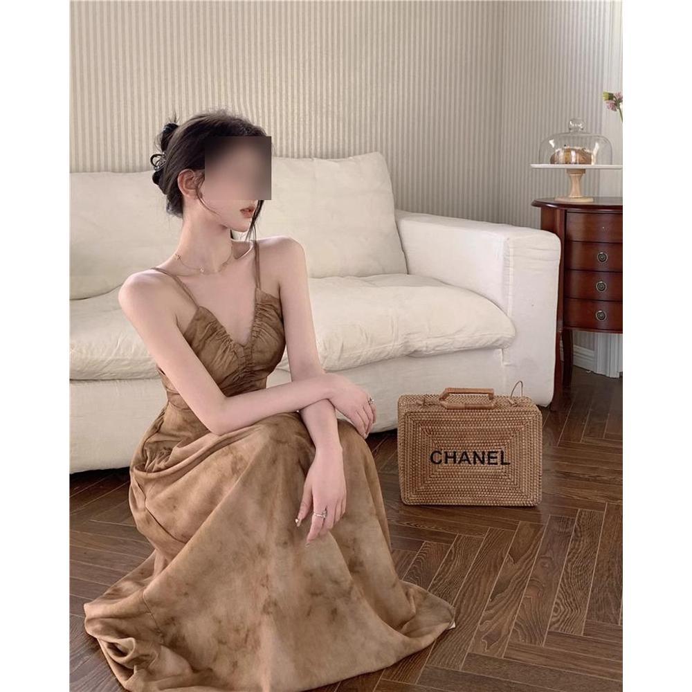 

Retro Sleeveless Halter V-Neck Pleated Midi Dress with Waist-Cinching Slimming Design M (45-50 kg)