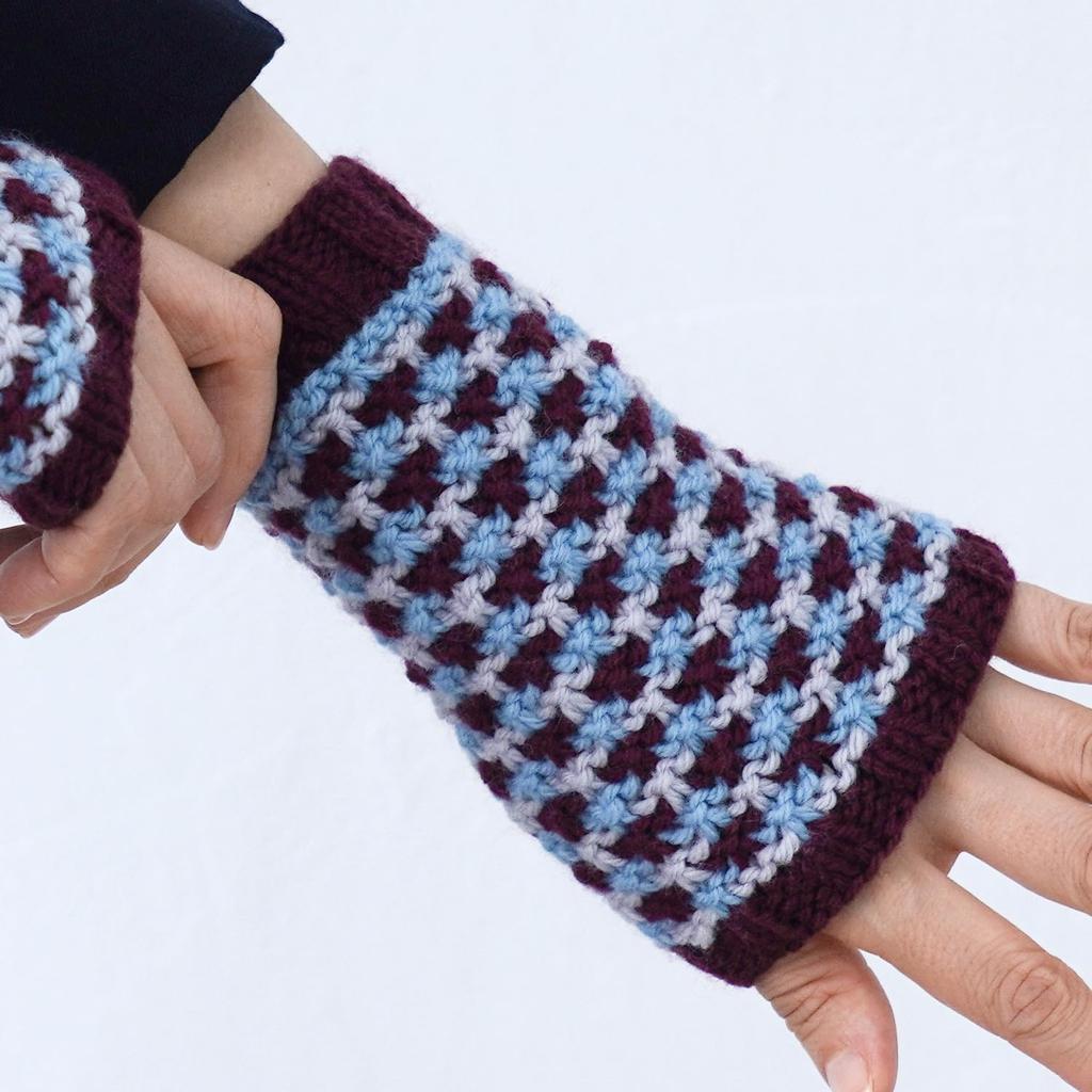 Raw Wool Knitting Kit #3-3 Pull-Up Pattern Hand Warmer Kit
