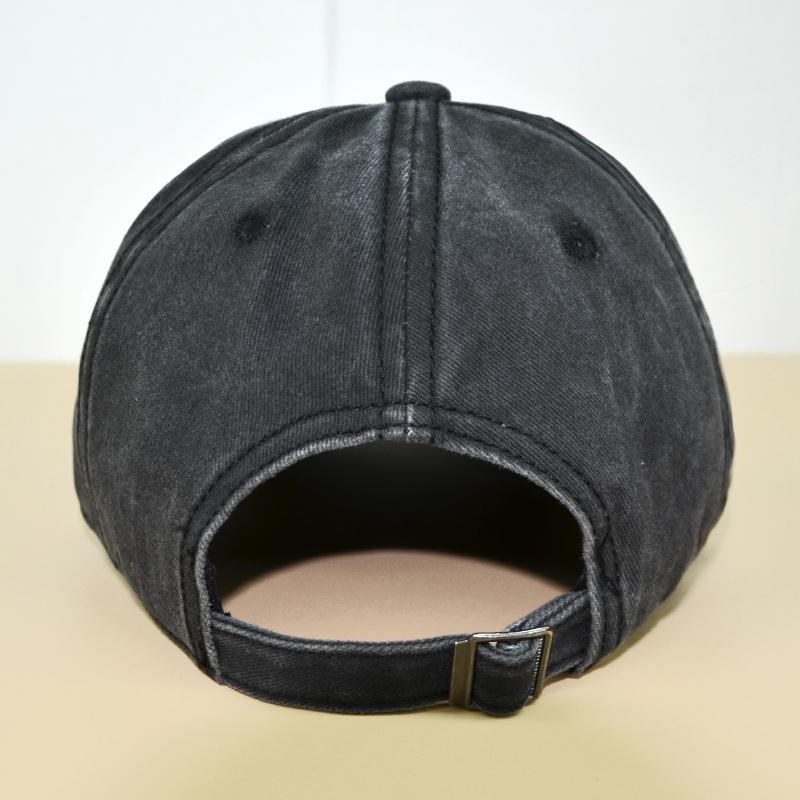 A Men’s Embroidered Cotton Adjustable Simple And Casual Baseball Hat