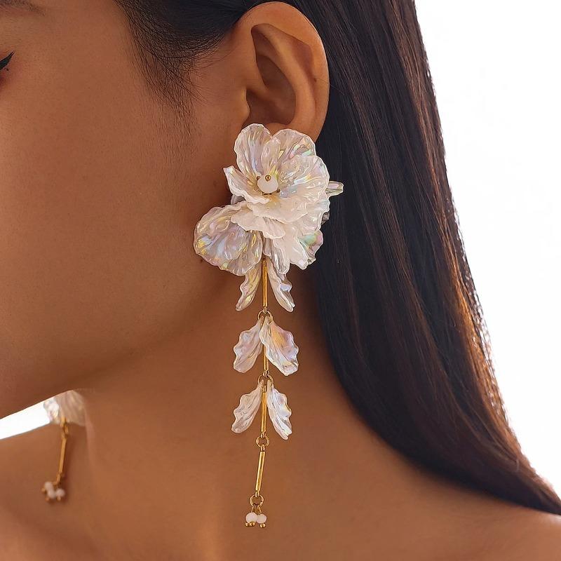 Elegant White Petal Flower Drop Earrings For Women Kpop Hanging Piercing Earring Aesthetic Wed Bridal Jewelry Accessories