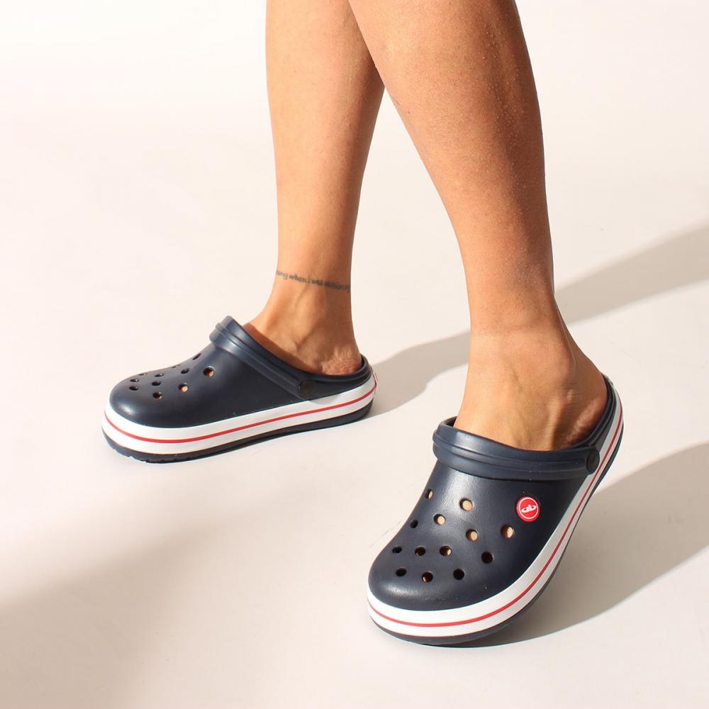 

Темно-синие тапочки унисекс с крестом в красную и белую полоску 36 темно-синий