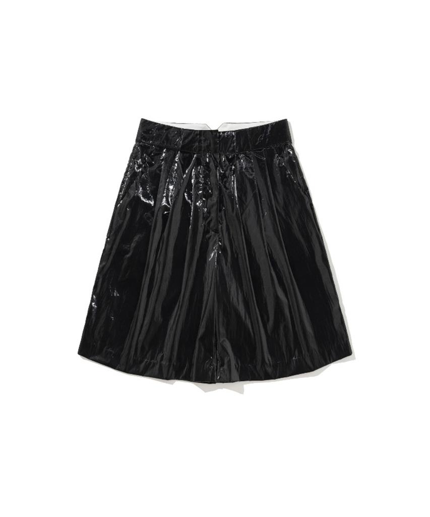 ERER Box-Pleat Faux Leather Shorts Black