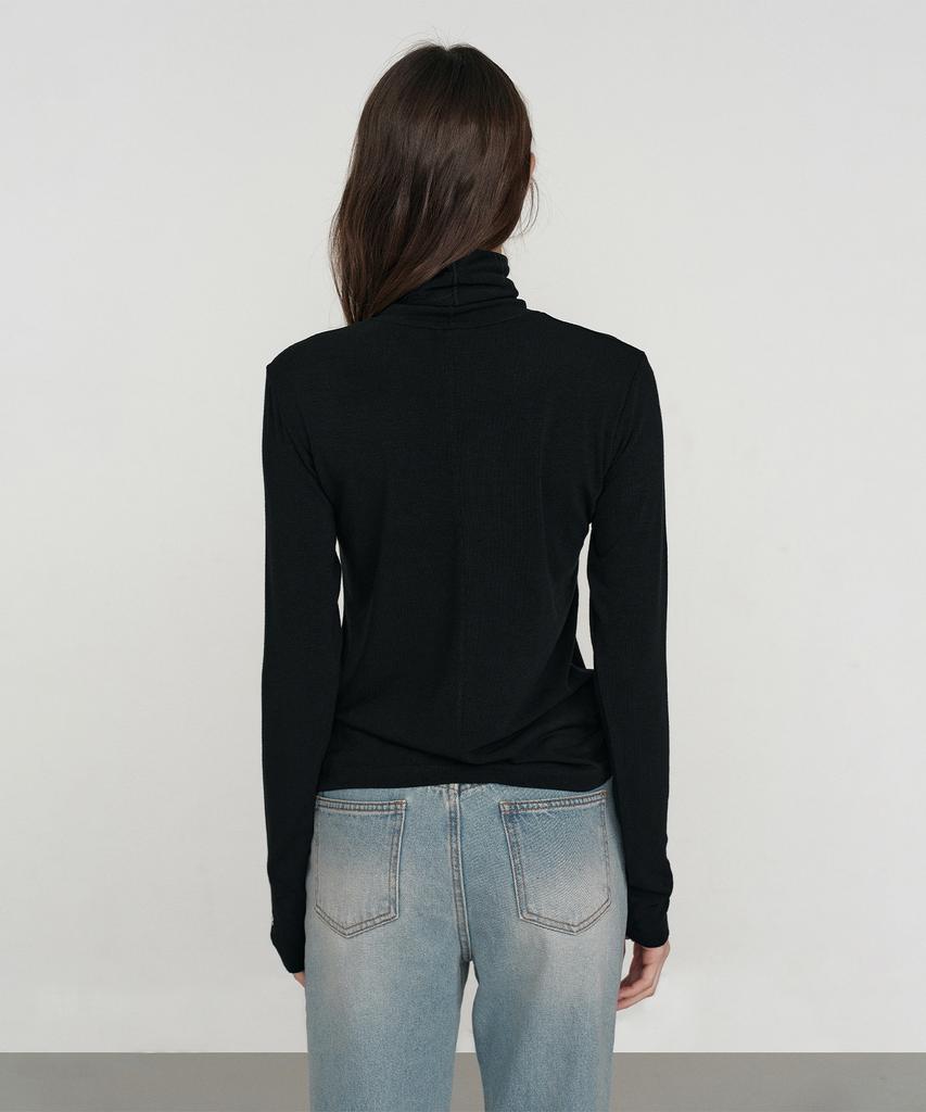 Isibchilwai Basic Wool Neck Top (Black)