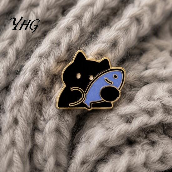 Animal Clothing Accessories Holding Fish Cartoon Cat Brooch, Enamel Kitten Alloy Badge Pin, Lapel Pins for Backpacks Hats Scarves Jackets Brooch