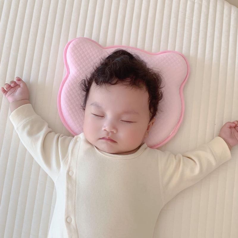 Baby Kopfformkissen Memory-Schaum Anti-Überrollen Säuglingskissen zur Vorbeugung & Korrektur des Flachkopfsyndroms Kleinkind Orthopäisches Positionierungskissen