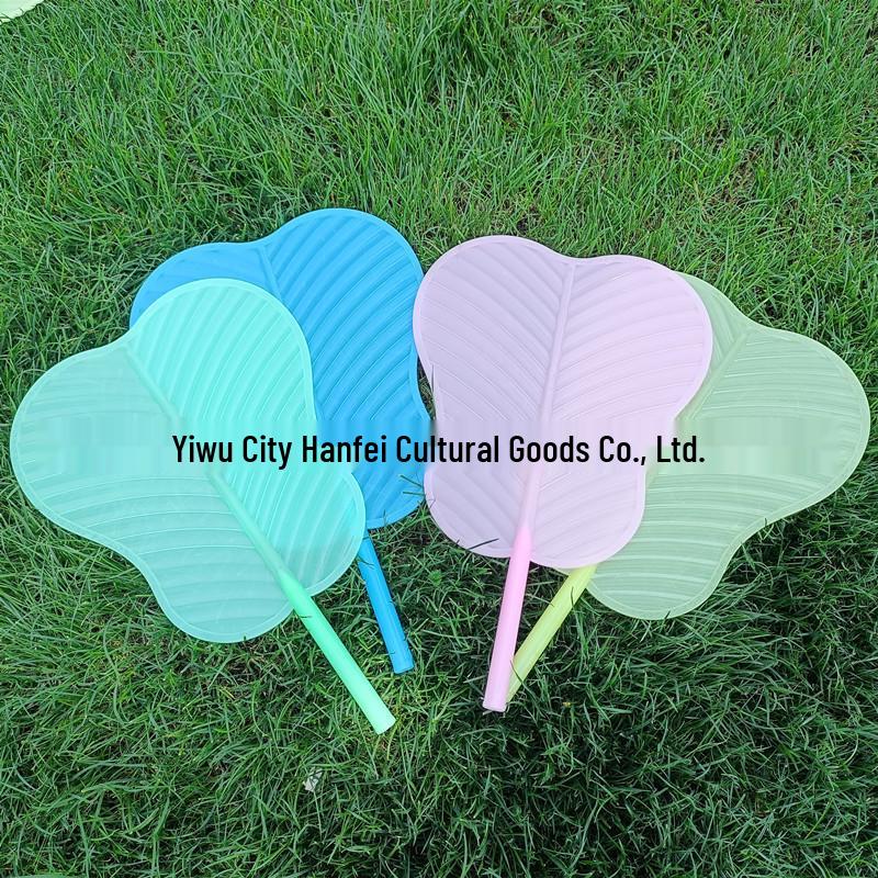 Large Old-Fashioned Hand-Crank Cattail Plastic Fan: Portable Banana Leaf Design for Summer Cooling and Mosquito Repellent.