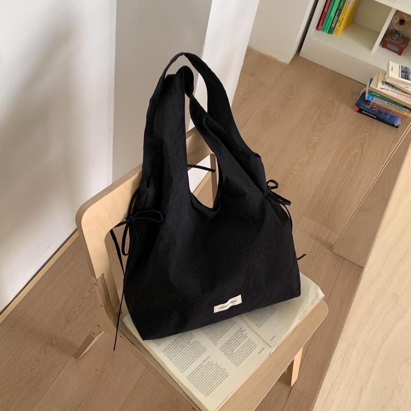 Minimalist Nylon Hobo Bag for Women Casual Everyday Use Large Capacity Shoulder Tote Bag Soft Fabric Fashion Design