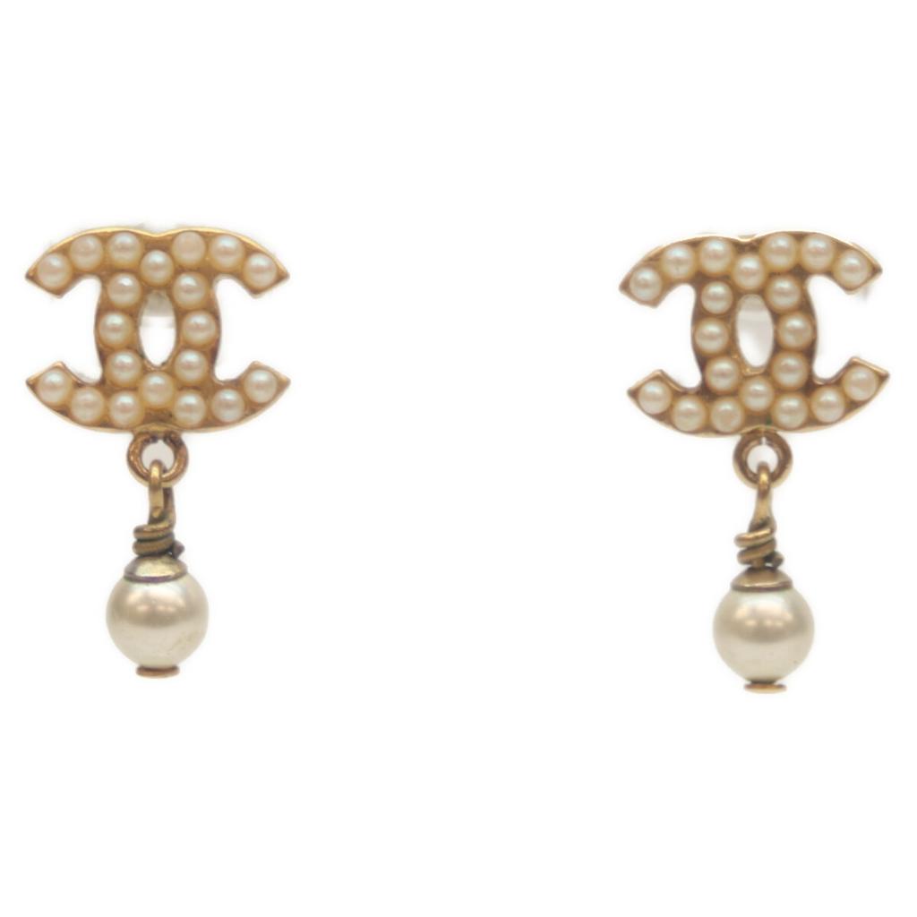 CHANEL 03A Gold Plated Pearl CC Logos Mini Pearl Swing Earrings earring goldUsed