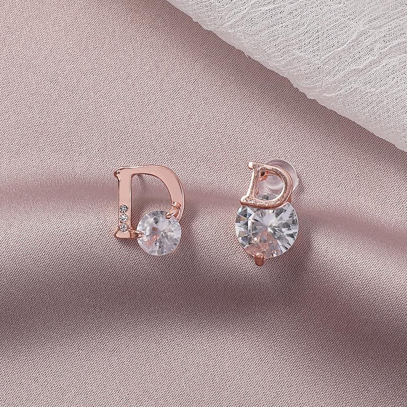 

Classic Korea Fashion High Quality Metal Style Letter D Earrings Friends Gift Women Jewelry Earrings 2022 рожевий колір золота