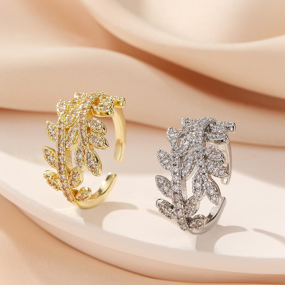 Small niche design, high-end leaf ring, women's simple and versatile daily fashion rings