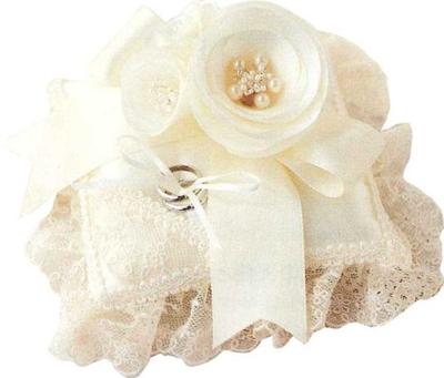 Hamanaka Wedding Kit Juno Camellia Ring Pillow H431-135