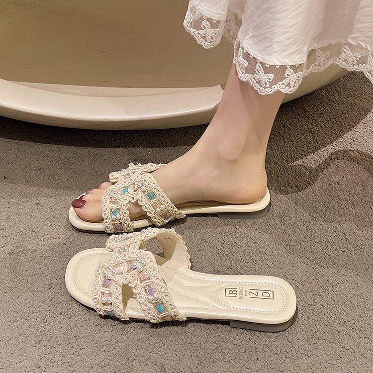 Xiaoxiangfeng soft-soled slippers female outer 2025 autumn new flat bottom one word summer pearl beach fairy fashion foreign style