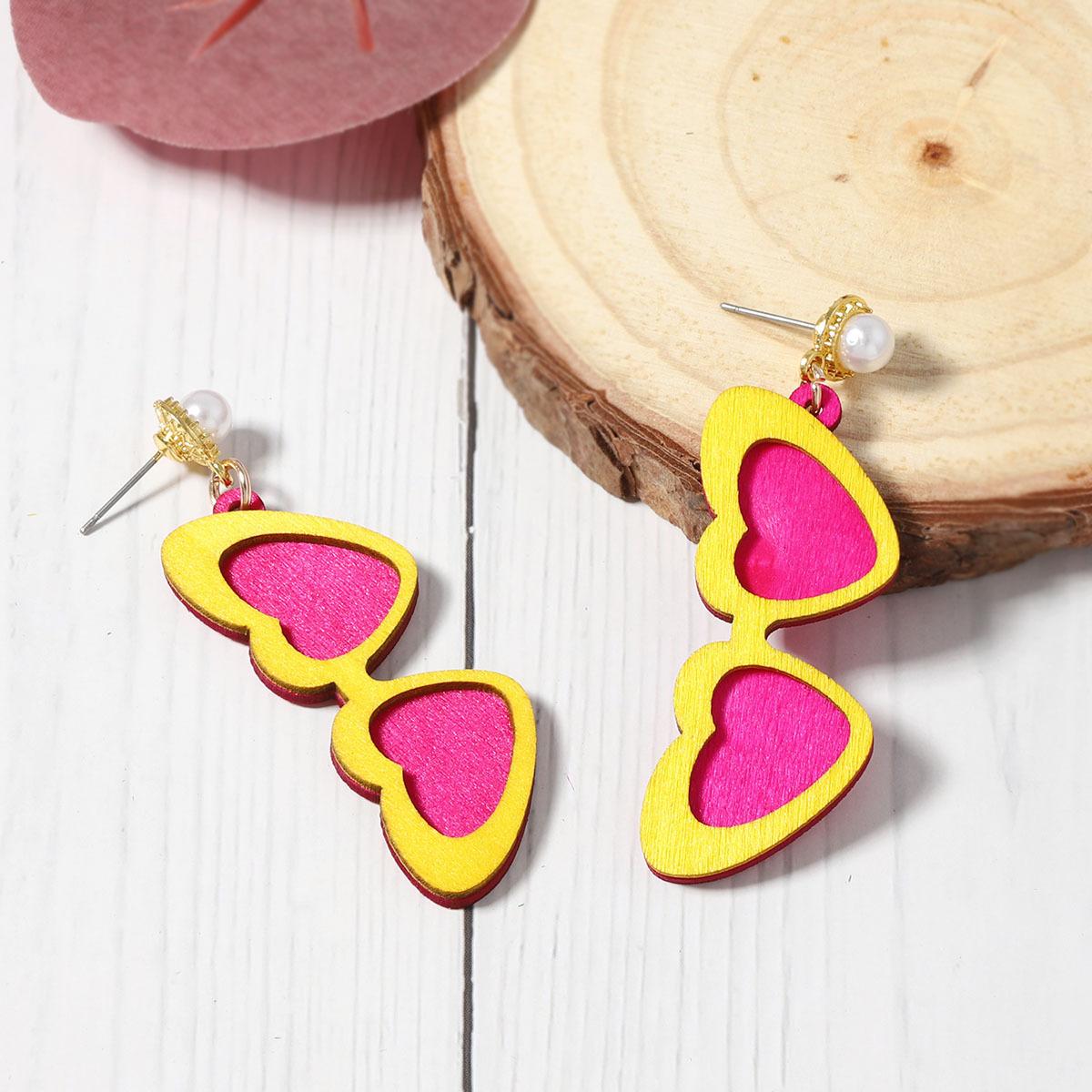 

Simple, fashionable, fresh and creative wooden cut two-color spliced eye heart imitation pearl earrings