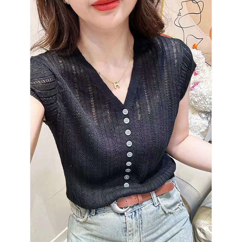 2026 Summer Style V-neck Short-sleeved Women's Knitted New Style Loose Temperament Hollow Solid Color