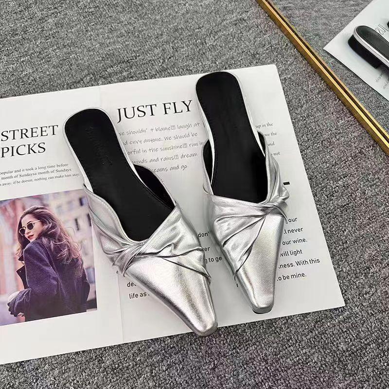 

Французские плиссированные полутапочки baotou женские летние 2024 новые серебристые темпераментные туфли с одной педалью квадратной головкой lazy muller 35 серебряный