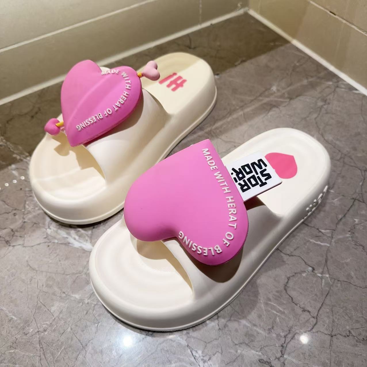 Летние женские тапочки на платформе Love домашние пляжные сандалии Cloud Slide шлепанцы плоские женские нескользящие мягкие для улицы 39-40EUCN40-41 белый 1339₽