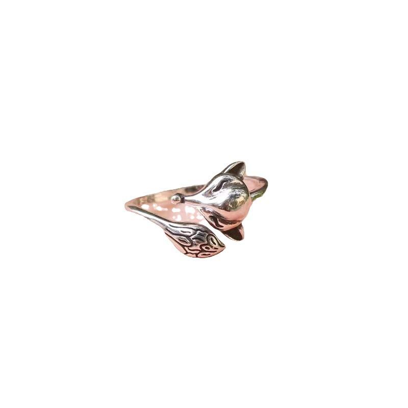 Chic Retro Distressed White Fox Ring: Women's Cute, Versatile Fashion Accessory