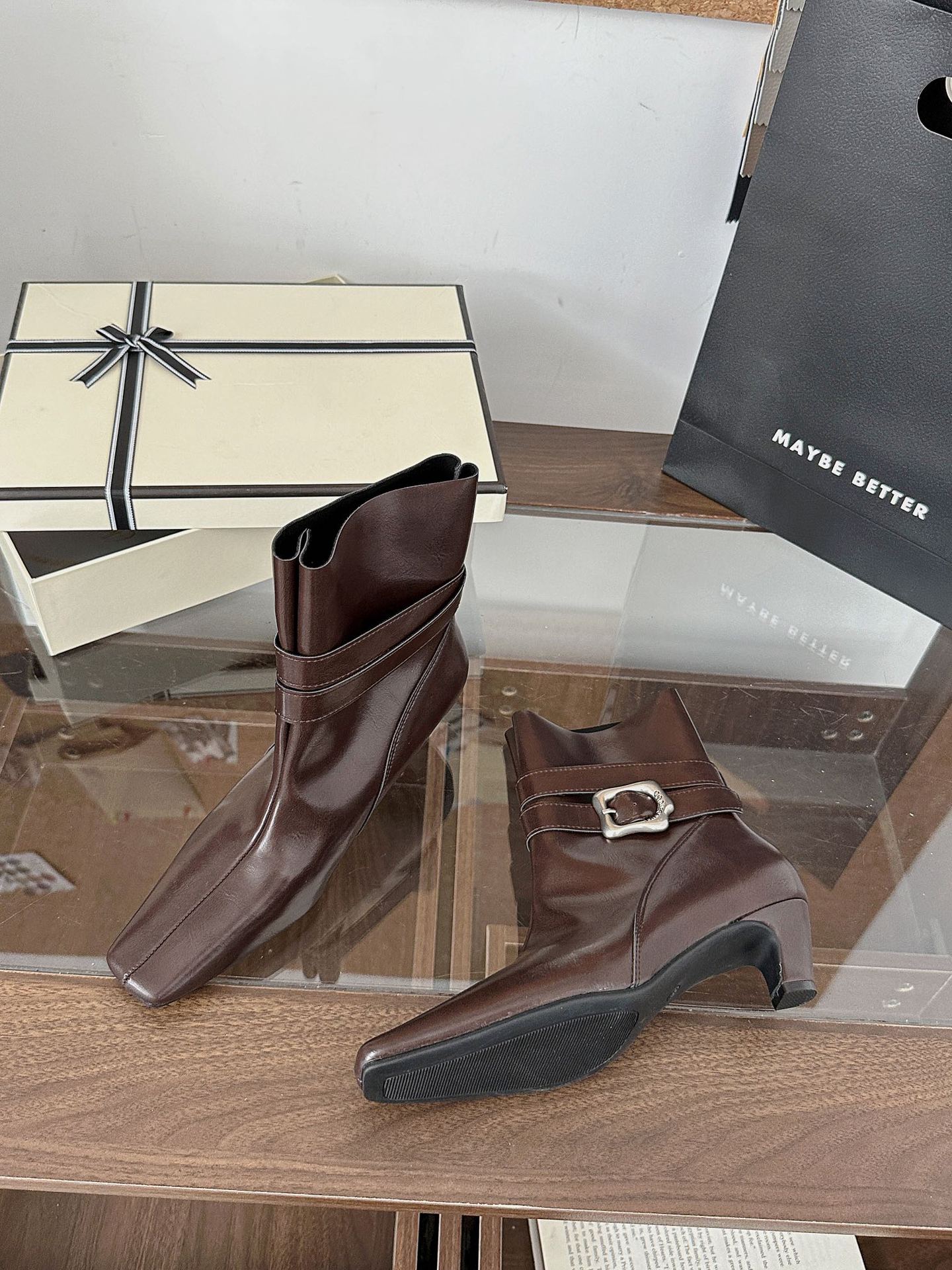 

2025 new European and American style square head belt buckle kitten and versatile short boots 39 темно-коричневого