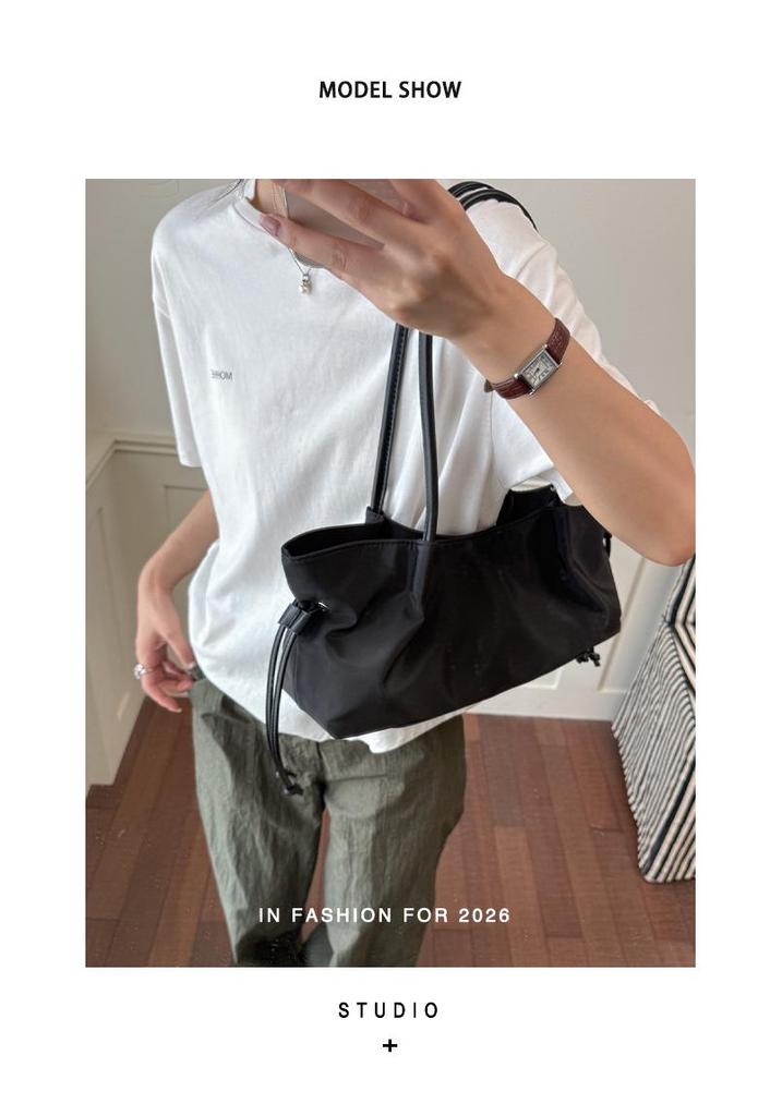 Korean Women's Casual Nylon High-End Tote Bag: Stylish, Large-Capacity, Single Shoulder Commute Handbag