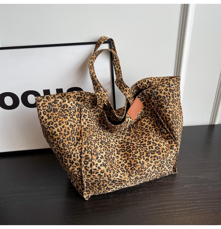 Leopard Print Canvas Tote Bag Women's Large-capacity Bag 2025 New Trendy Portable Commuter Bag Versatile Shoulder Mommy Bag