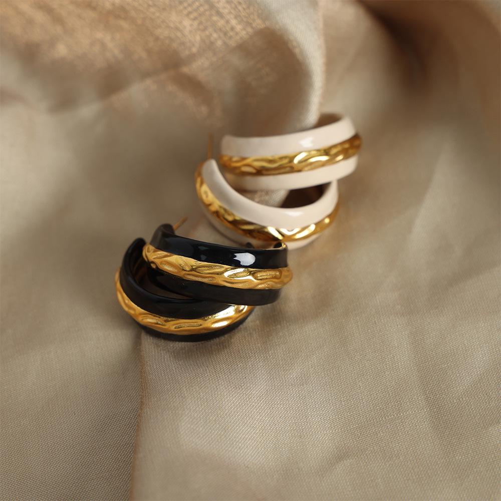 Hong Kong Style Hammered Titanium Steel Gold-Plated C-Shaped Earrings with Drip Glaze Design