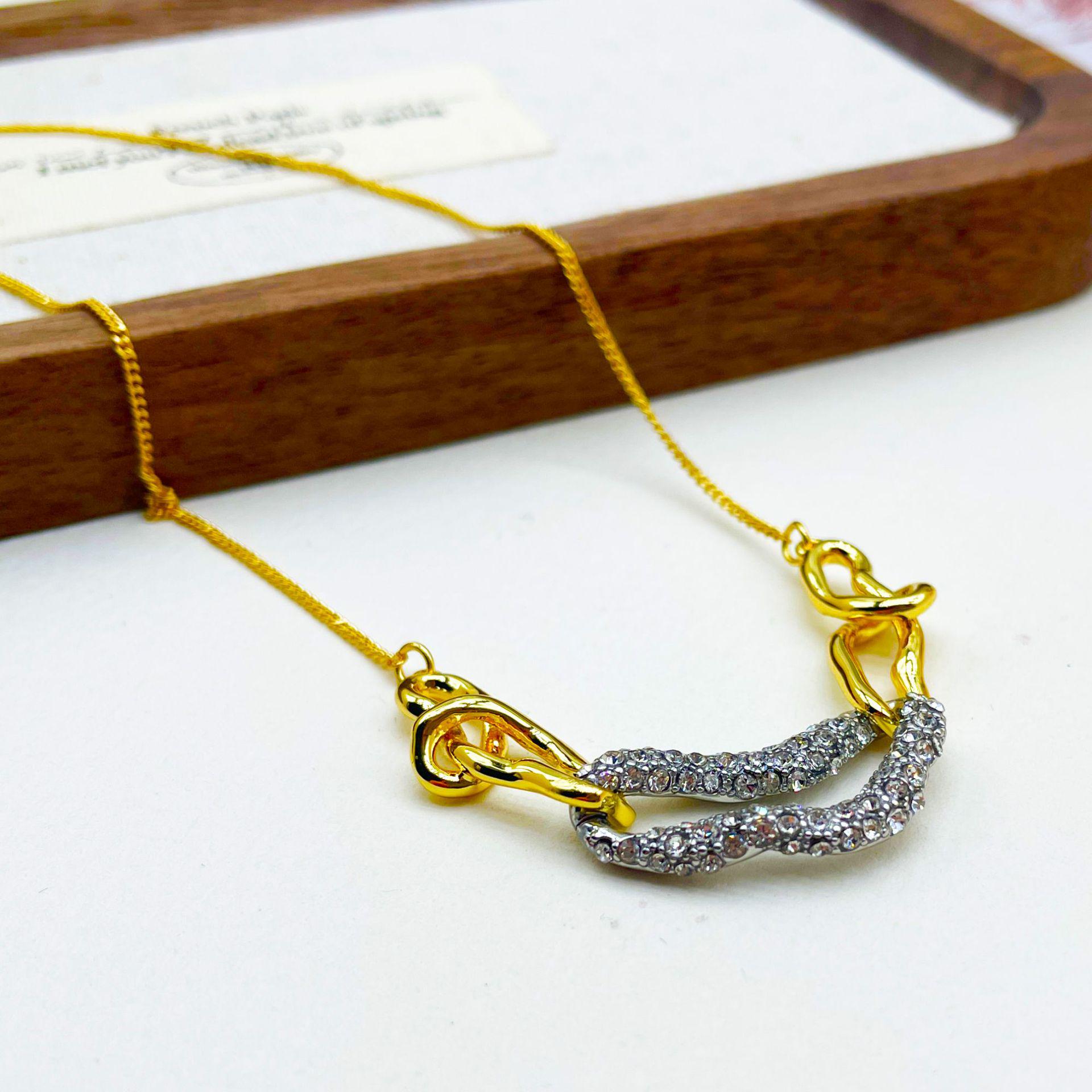 

European & American Design Women s Necklace Pendant with Diamonds in Gold & Silver, Chic Clavicle Chain for Elegant Style