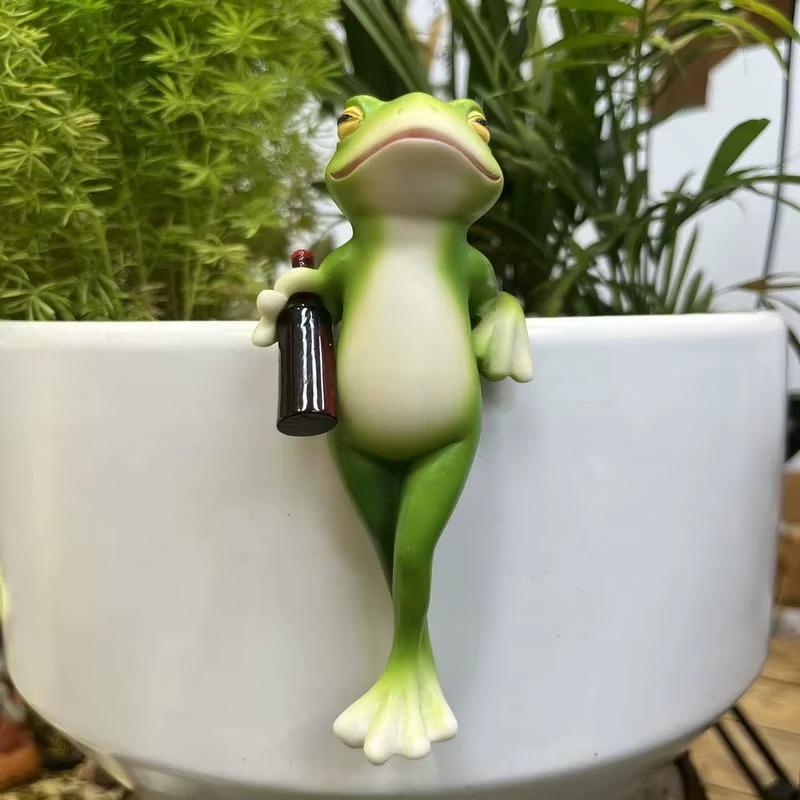 Funny Drinking Frog Statue, Sherum Resin Hanging Pot Hugger Sculpture for Garden, Whimsical Outdoor Vianys Frog Figurine Plant Pot Ornament