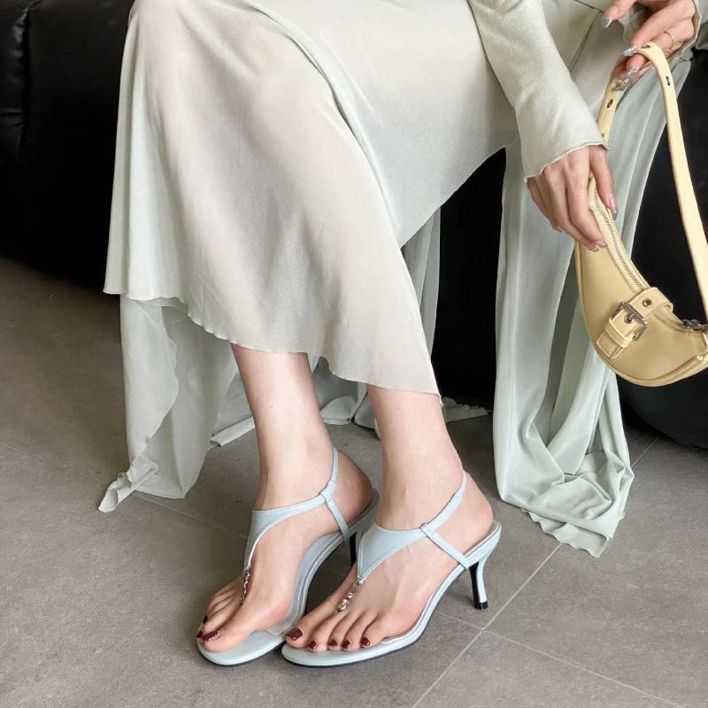 Fashion Comfort Clip Toe Design Brand Flip Flops Women Fashion Metal Chain Decoration Ankle Strap Slide Sandals Elegant Zapatos De Mujer