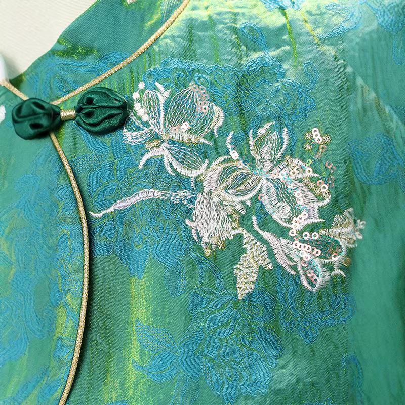 Elegant Spring Embroidered Vest for Mothers - Stand-up Collar with Frog Button, Slimming Fit for Middle-aged and Elderly Women