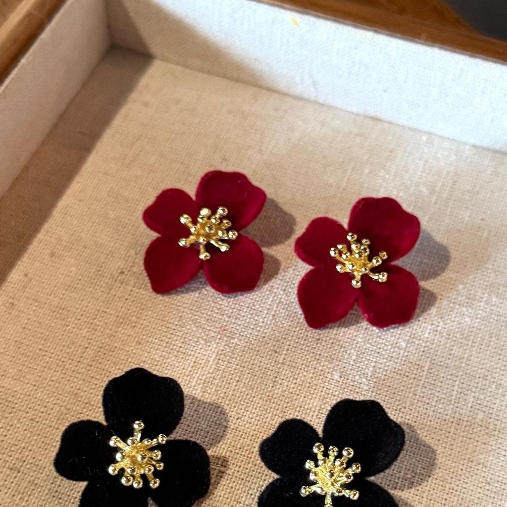 2025 Black Velvet Flower Earrings for Women: High-End Autumn/Winter Style Ear Clips