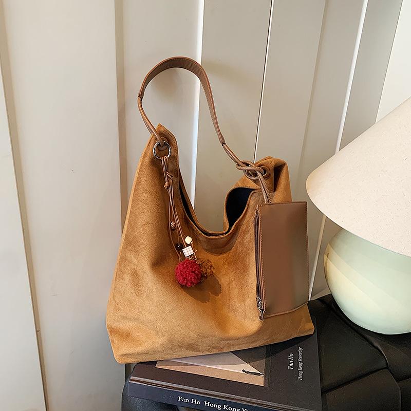 Bag Women's Large Capacity 2025 New Autumn and Winter Matte Retro Shoulder Bag Casual Work Commuter Child and Mother Tote Bag