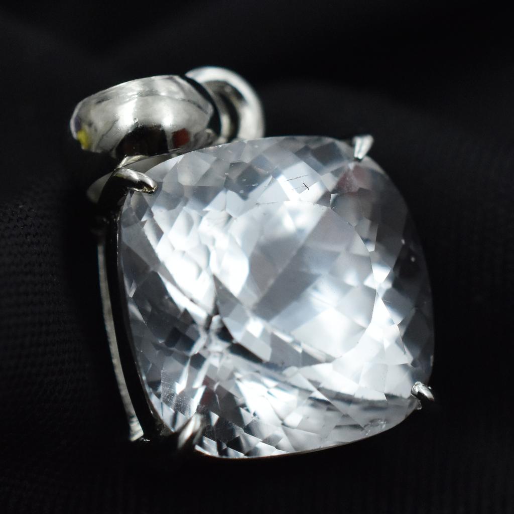 30 Karat Silber Weiß Anhänger Quadratischer Kissen Schliff Natürlicher Saphir Edelstein ZERTIFIZIERT AR-3634-Sa