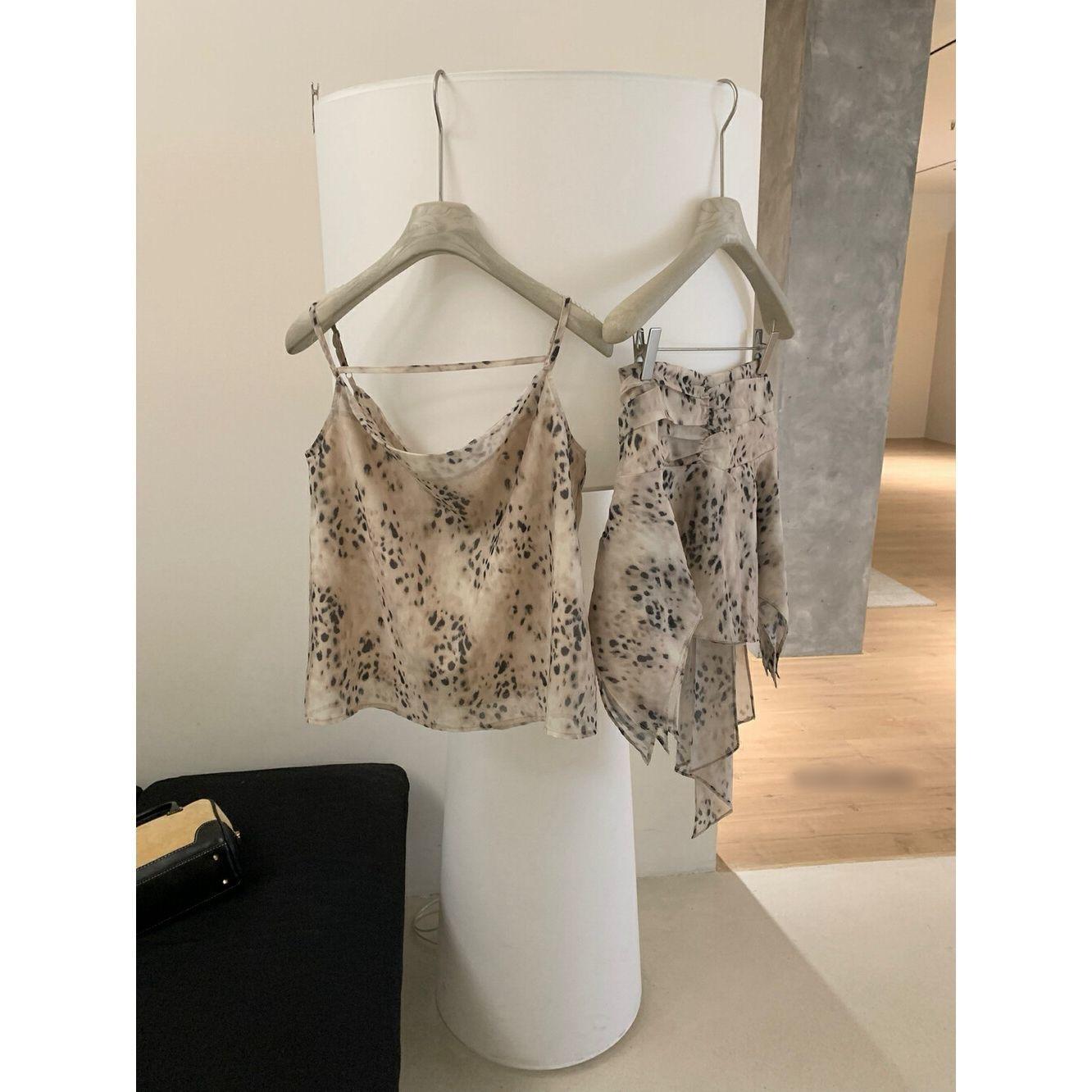 New 2026 fashion French leopard print ruffle edge vest Spice girl sexy swinging collar thin waist skirt two-piece set S
