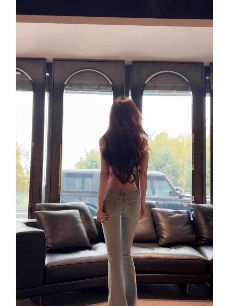 Damen Hellfarbige Hüftjeans mit Stretch und leicht ausgestelltem Bein für Frühling und Herbst