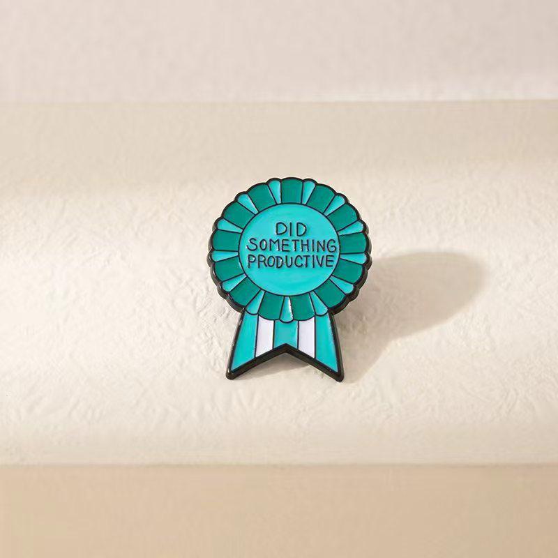 Zinc Alloy English Letter Brooch: Colorful, Personalized Badge Ornament