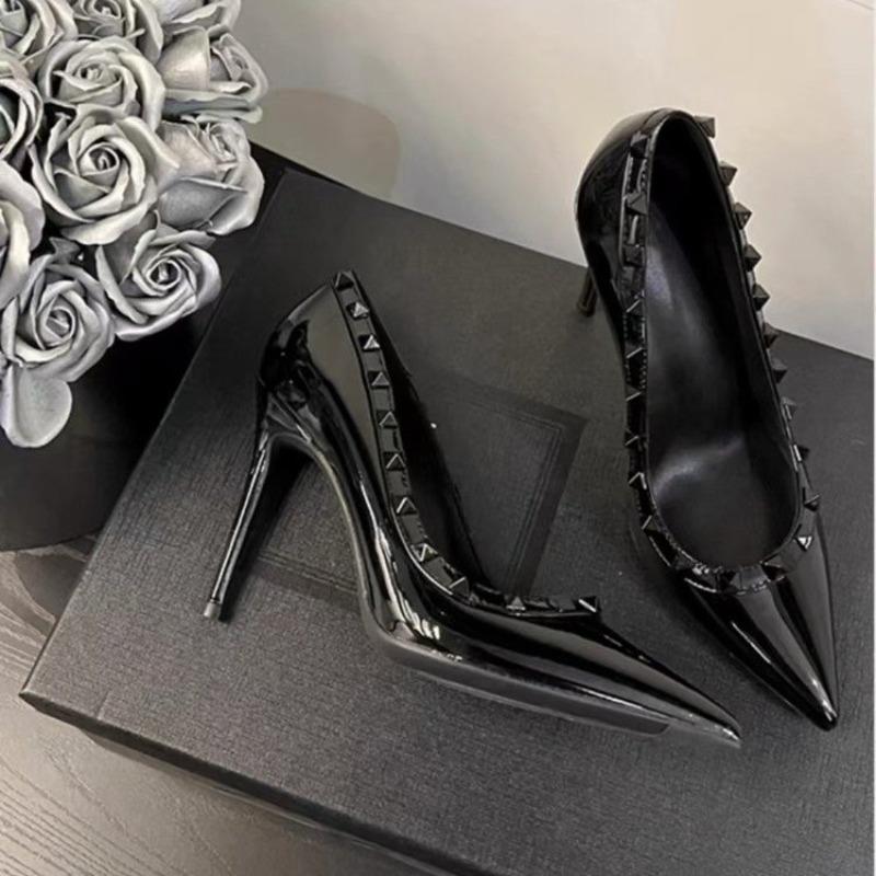 Women's Autumn New Style Popular Rivet Designer Solid Color Pointed Stilettos Outdoor Casual Party Women's Low-top Shoes