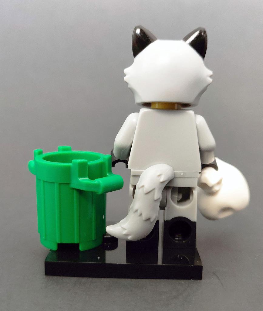 LEGO Collectible Minifigure Series 22 Raccoon Suit Girl (aka Trash Panda Girl) [71032-10]