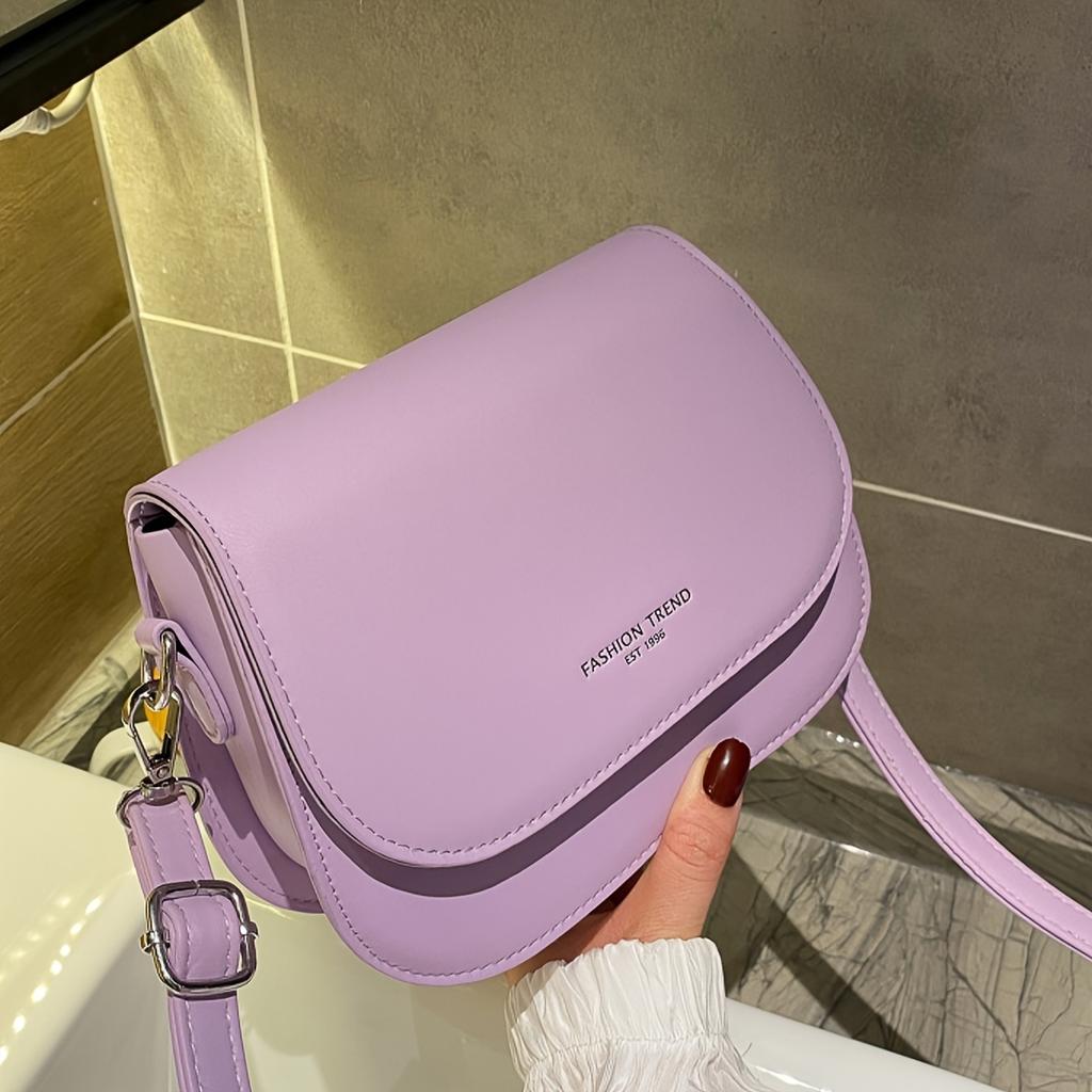Chic Synthetic Leather Evening Crossbody Bag Stylish Shoulder Flap for Womens Night Out with Secure Closure and Versatile Wearability
