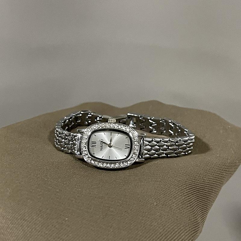 Women S Watch Diamond-Encrusted Light Luxury Small Casual Versatile Oval Women S Watch High-End Temperament Watch
