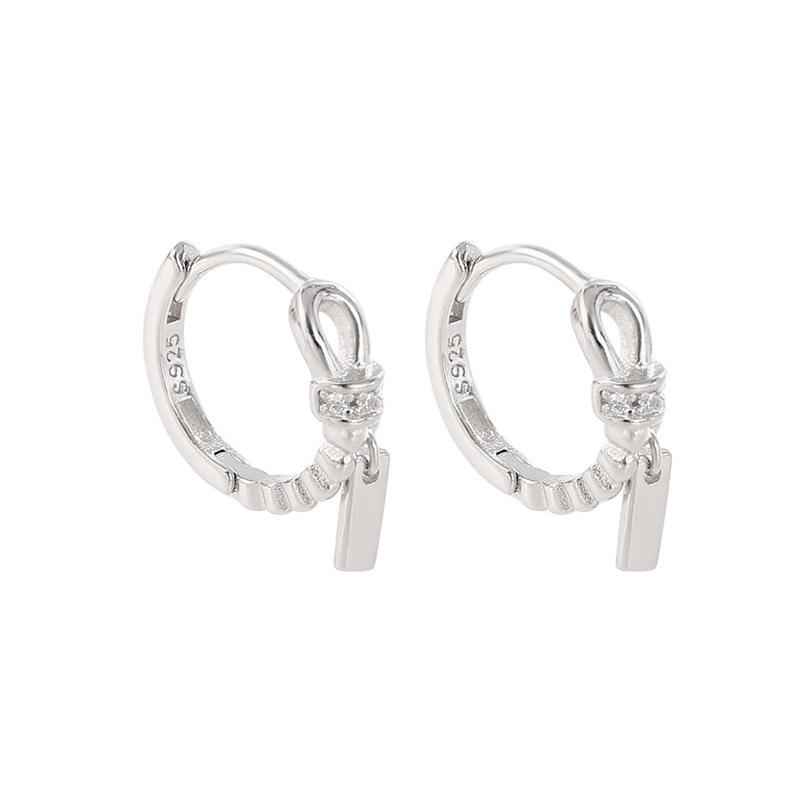 

Цирконий Цепочка Завязанный Квадратный Ухо Пряжка Геометрические Маленькие Квадратные Серьги Мода Изысканный Дизайн Подкова Веревка Узел Серьги copper