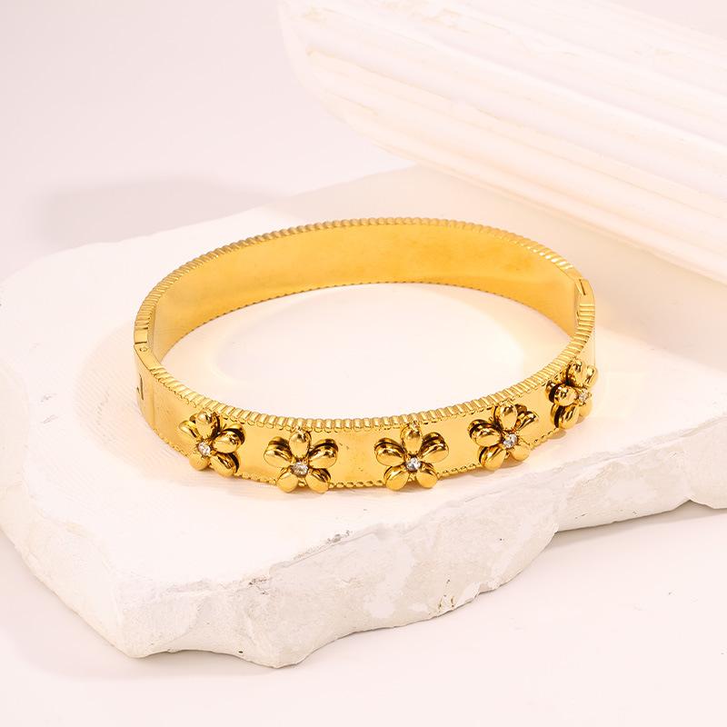 Camellia opening gold wide version women's fashion European and American versatile non-fading electroplated titanium steel gold