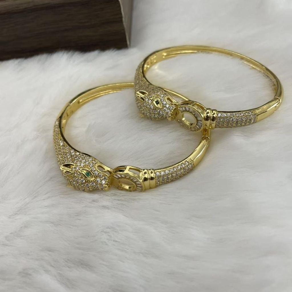 Übertriebene Unregelmäßigkeit Fortgeschrittenes Offenes Armband Mode Zirkon Leopard Kopf Armband