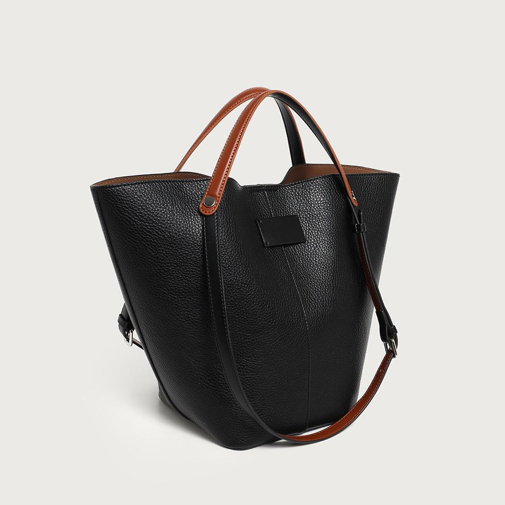 Ladies' Spring and Summer New Casual and Fashionable Versatile Bucket Bag with High-end Feel, Large Capacity Shoulder Bag, Simple Tote Bag