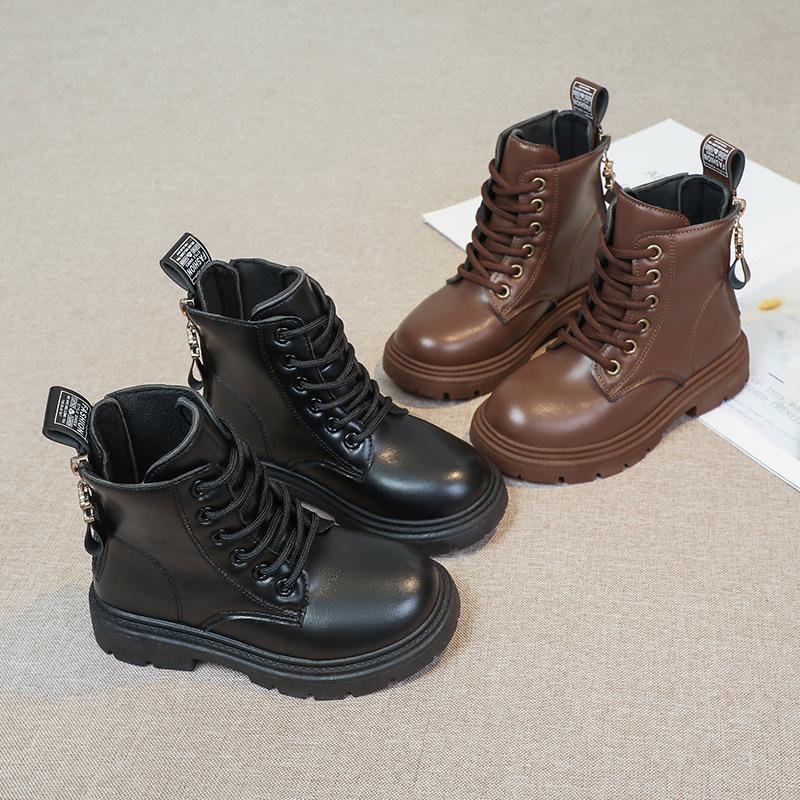 Jesienne i zimowe nowe dziecięce buty Martin, buty zamszowe dla chłopców, krótkie buty zamszowe dla chłopców, ciepłe dziewczęce buty skórzane z miękką podeszwą
