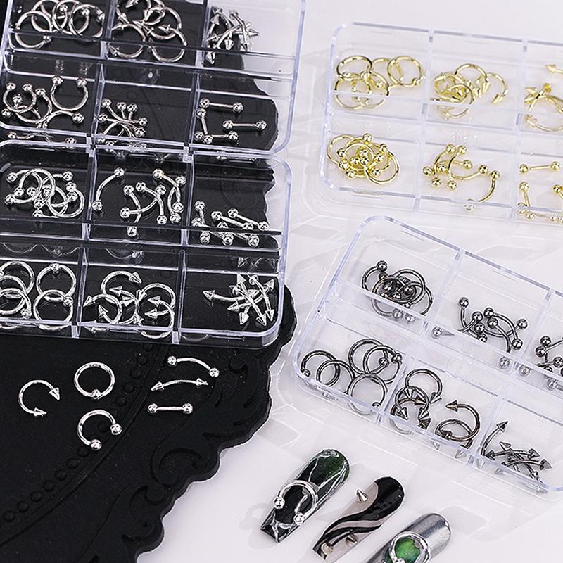 30 ks/krabička Černá/stříbrná slitina kovu ozdoby na nehty dekorace DIY 6 mřížek smíšené cool Y2K punkové doplňky pro nail art manikúra