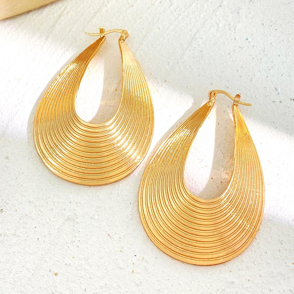 High-quality 2026 Jewelry, Niche Design, Personalized Earrings, Exaggerated Retro Geometric Curved Striped Water Drop Stud Earrings