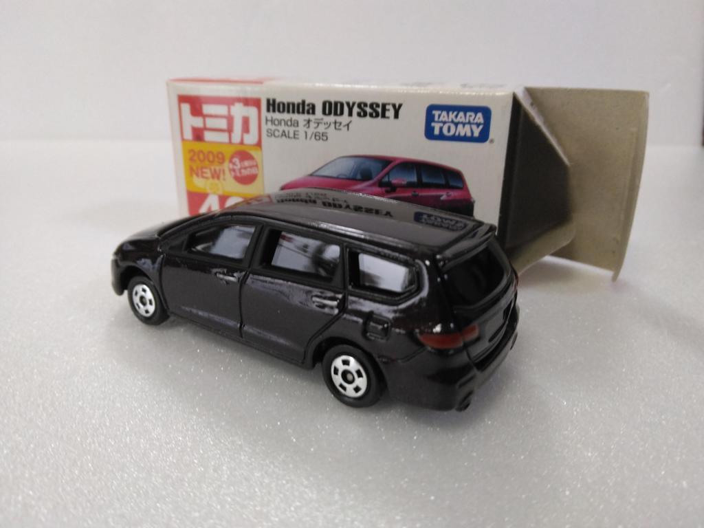 Out-of-print Tomica 2009 Honda Odyssey diecast car, 1/65 scale, made in China, No. 46, collectible miniature car, with clear case