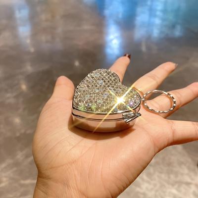 Boîte à pilules portable en forme de cœur, boîte de rangement multifonctionnelle pour capsules incrustée de diamants artificiels, boîte à bibelots créative - 1 pièce