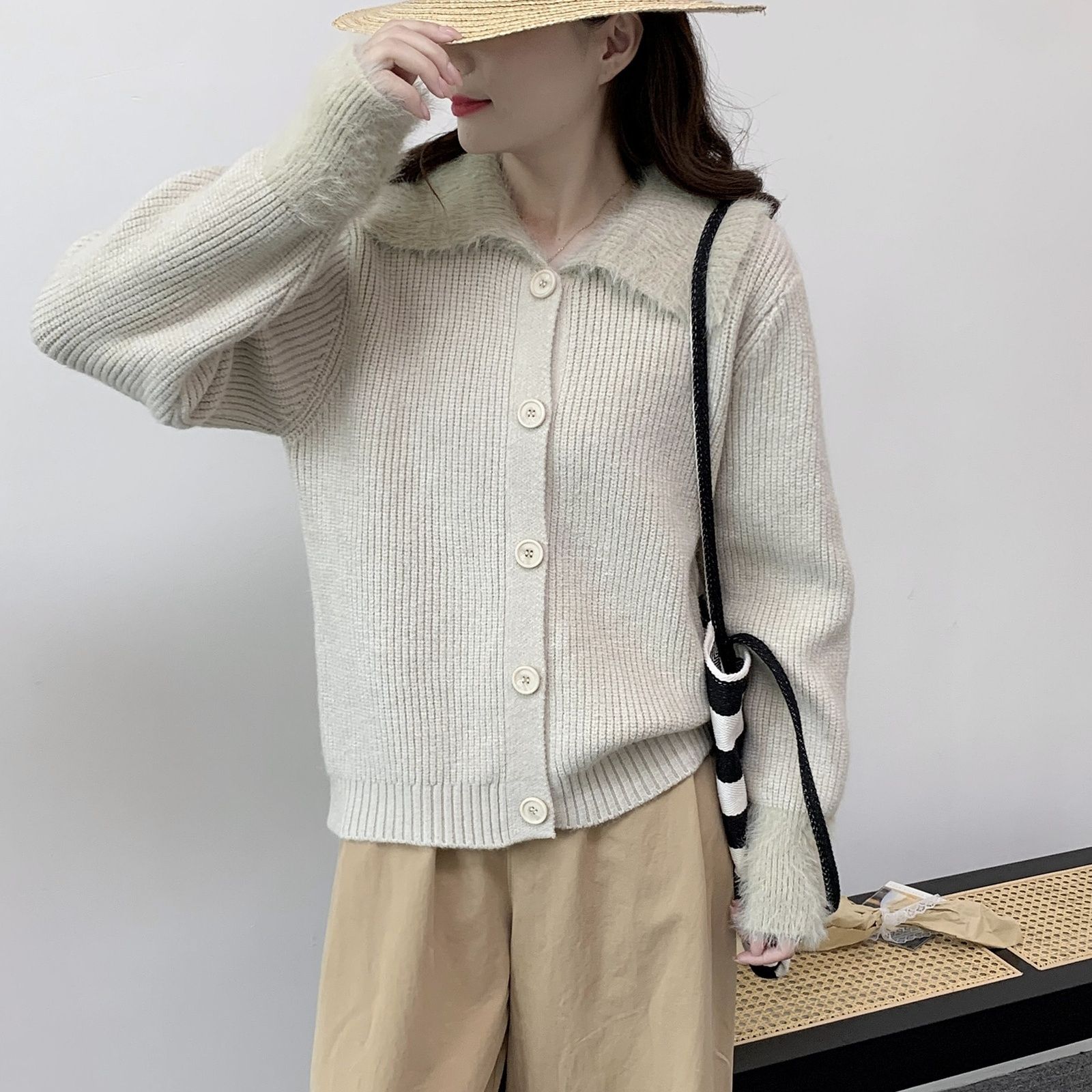 

Женский свитер осенне-зимний темперамент нежный стиль воротник поло вязаный кардиган для женщин L