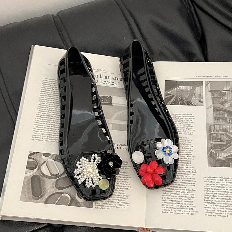 Fashion simple and versatile flower hollow flat sandals women's 2025 summer new wear casual temperament hole shoes